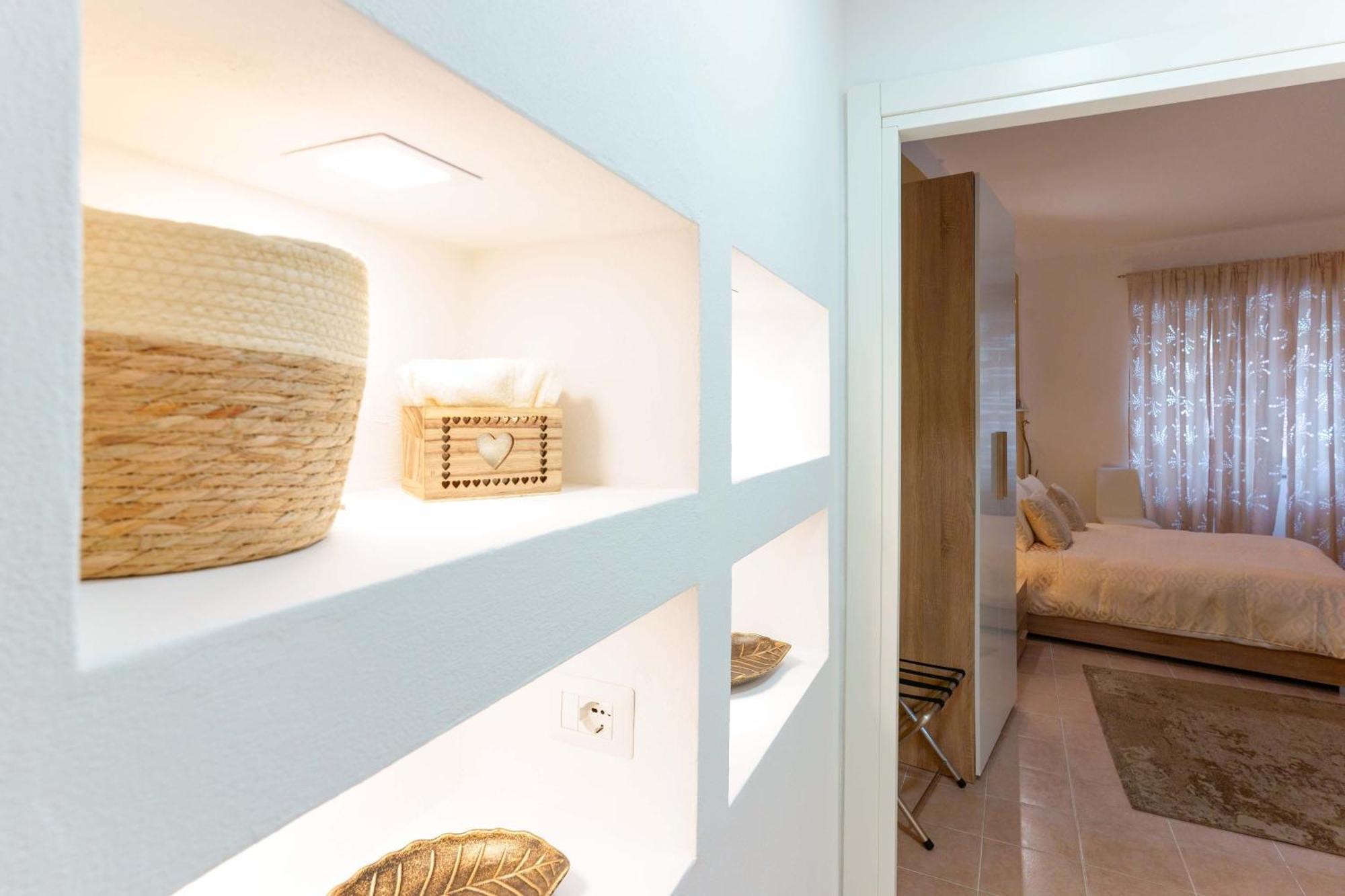 Montellino'S Suite Oro SantʼAntìoco Eksteriør bilde