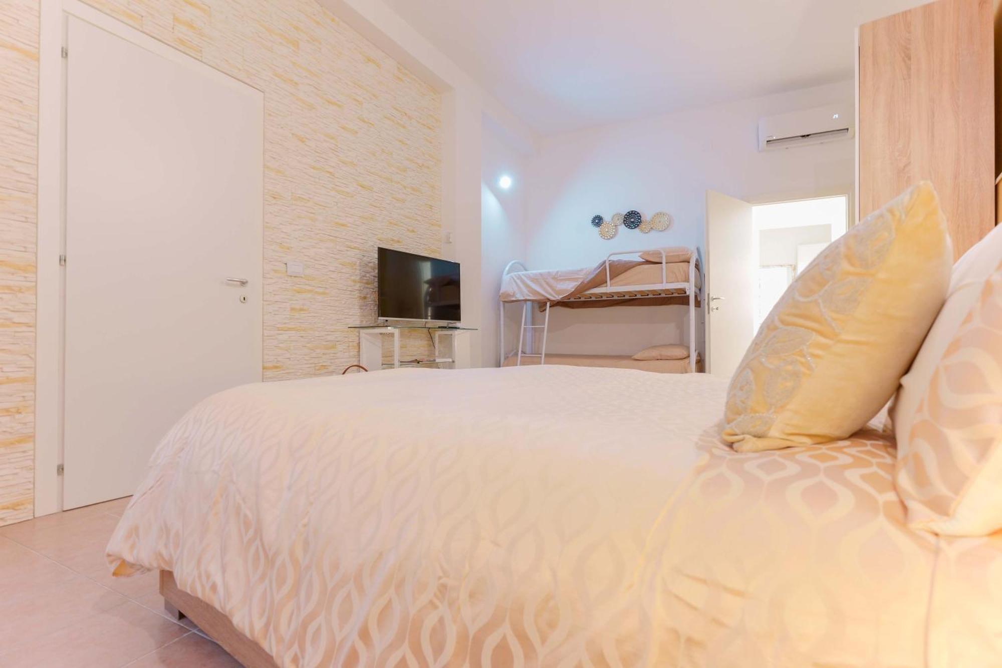 Montellino'S Suite Oro SantʼAntìoco Eksteriør bilde